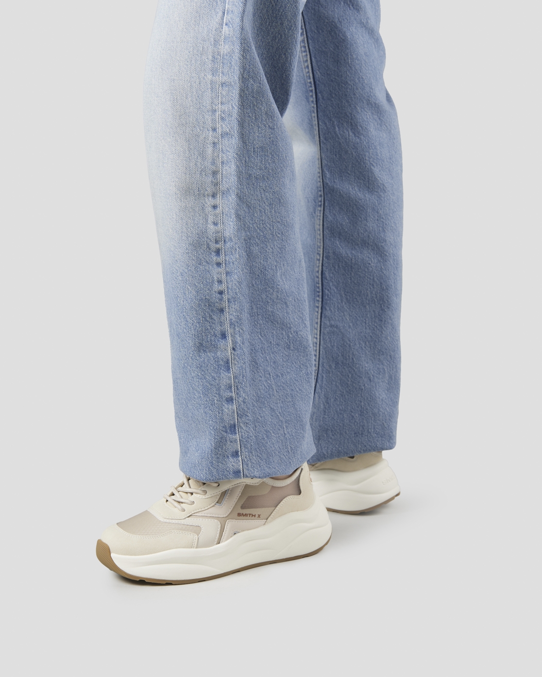 horizon-donna-in-rip-stop-semi-trasparente-beige-e-dettagli-in-pelle (1)